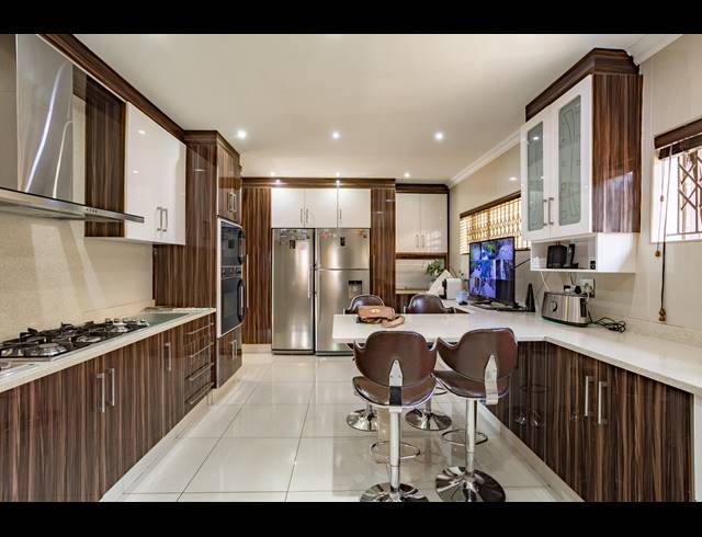 4 BEDROOM HOUSE FOR SALE IN RESERVOIR HILLS
